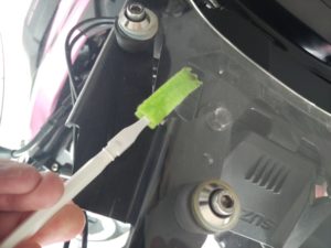 Vストローム250のスクリーン裏側掃除