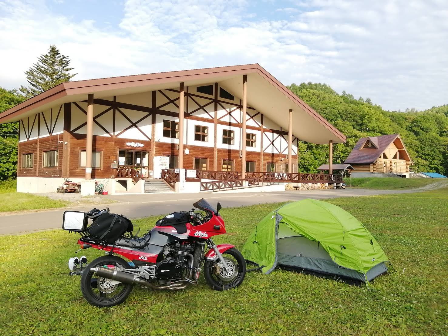 となりの芝と、北海道の空はいつだって青い